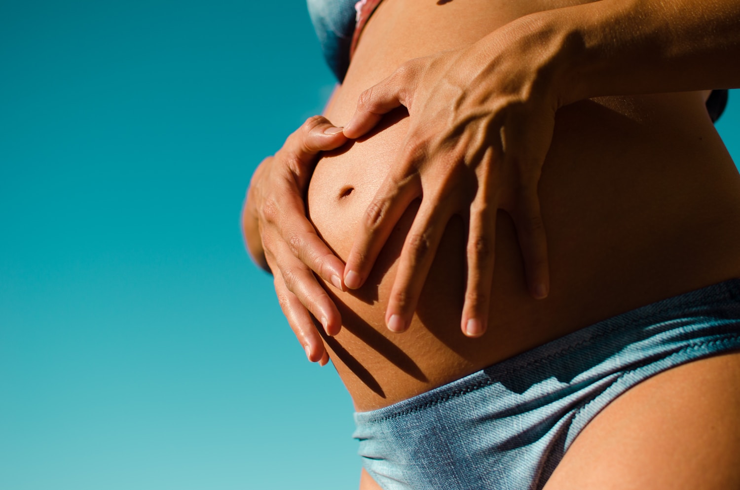 closeup photography of pregnant woman